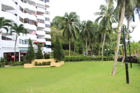 Отель Sri Sayang Resort Service Apartment  Айер Итам